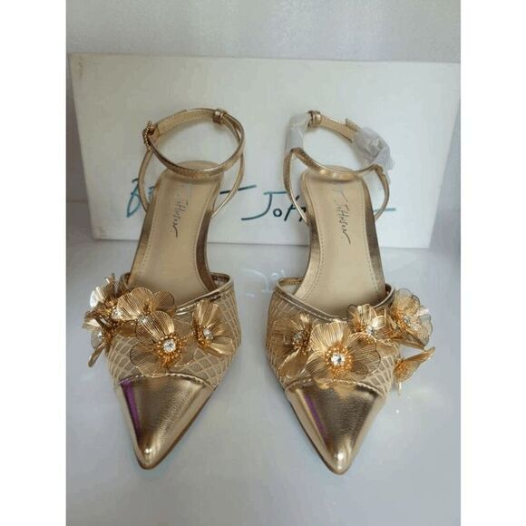 ✨ BETSEY JOHNSON Carli Gold Flower Ornament Pumps MSRP $139 SIZE 6,5 NEW IN BOX - Picture 9 of 17